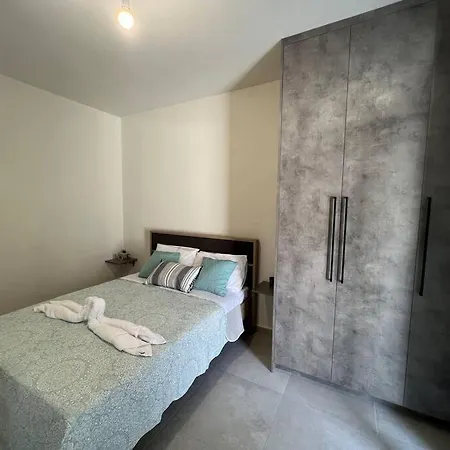 Modern Stylist House For Friends Holiday home *