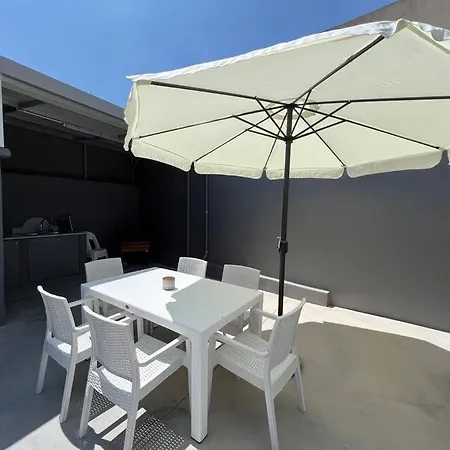Modern Stylist House For Friends Holiday home