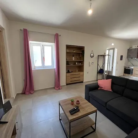 Modern Stylist House For Friends *